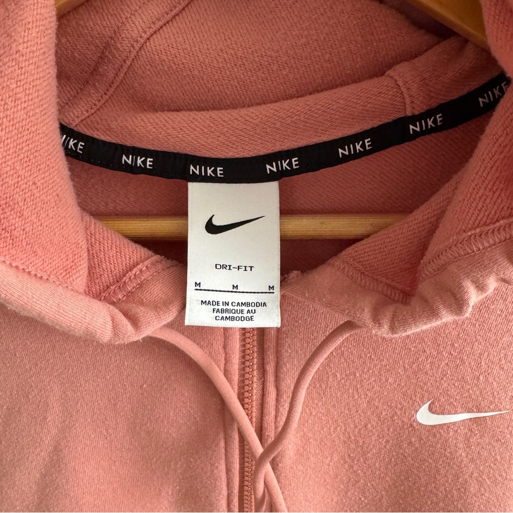Nike Dri-Fit One Women's Coral Pink Training Sweatshirt
size Medium - Picture 3 of 6